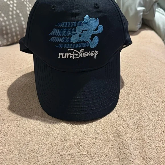 runDisney Adult Nike Cap like new - Picture 5 of 5